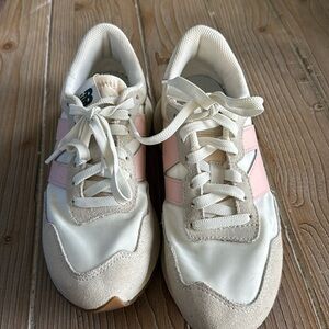 New Balance 237